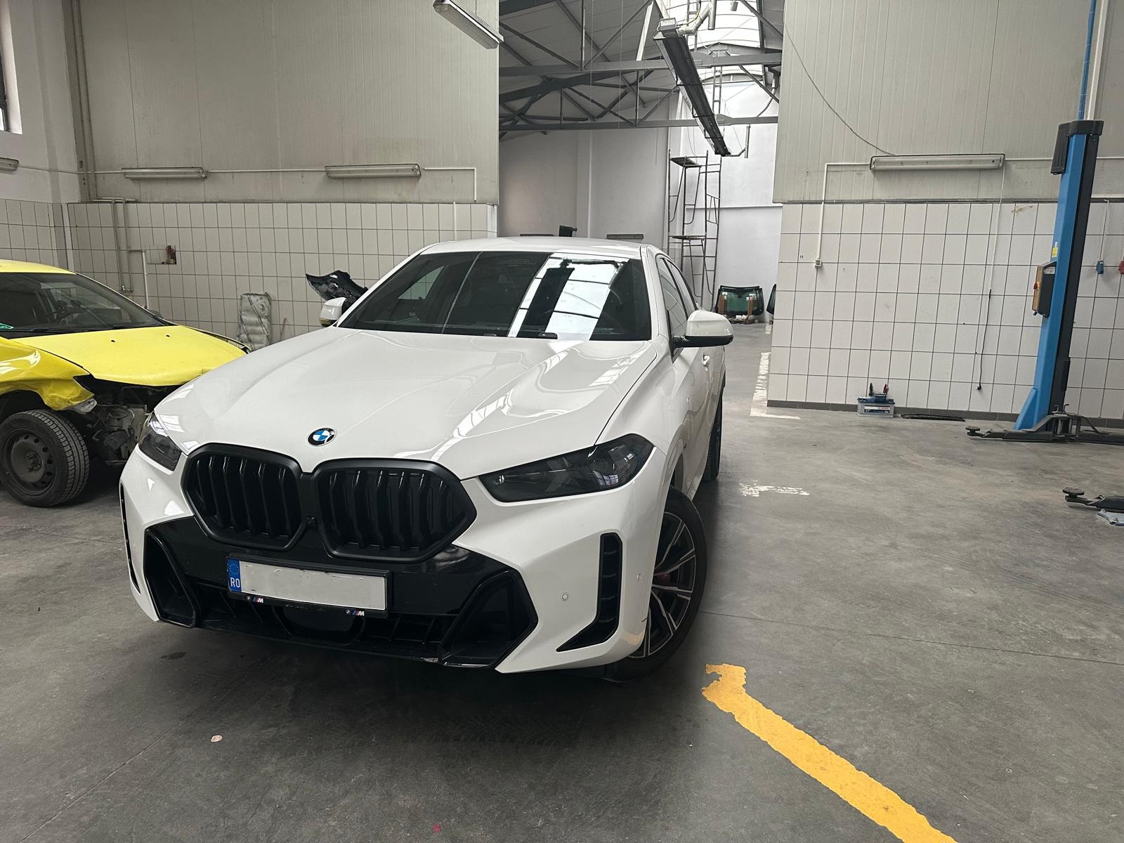 Autoturism BMW în atelierul Turbo Car