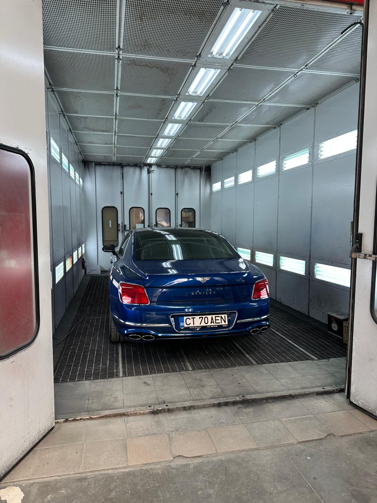 Automobil în cabina de vopsitorie Turbo Car